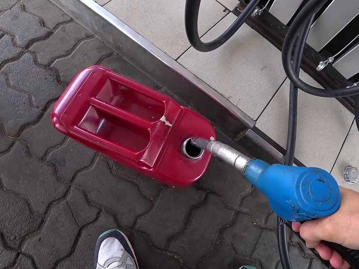 Как законно покупать бензин на 20% дешевле, чем на АЗС