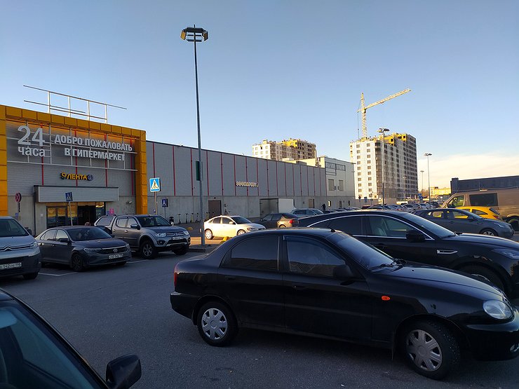 Как защитить автомобиль от повреждений на парковке гипермаркета