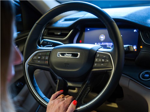 Понравился ли Елене Лисовской Jeep Grand Cherokee? 4 Понравился ли Елене Лисовской Jeep Grand Cherokee?