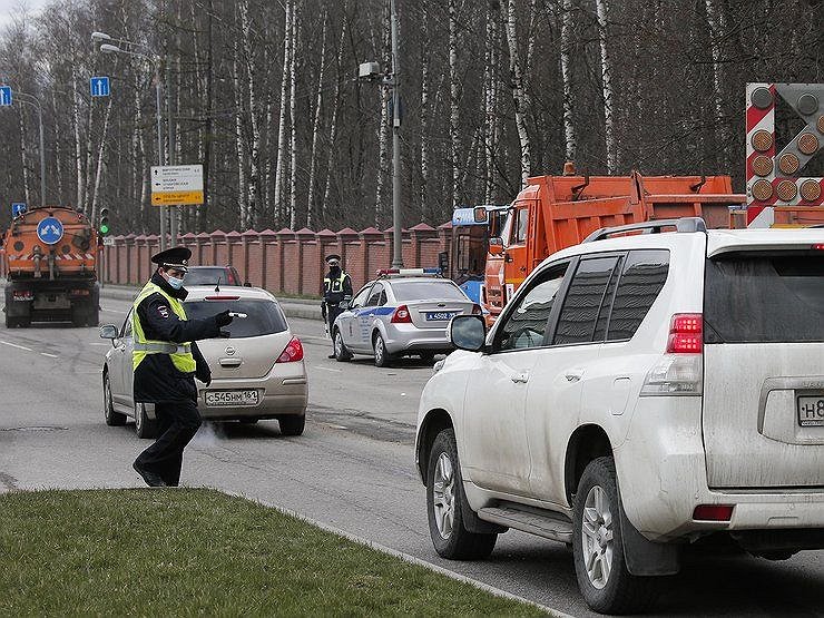 Может ли инспектор ДПС заставить пассажира покинуть автомобиль в отсутствие водителя