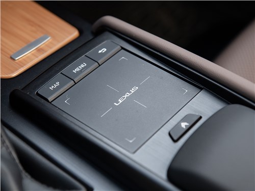 Почему "Drivers car" - это не про Lexus ES