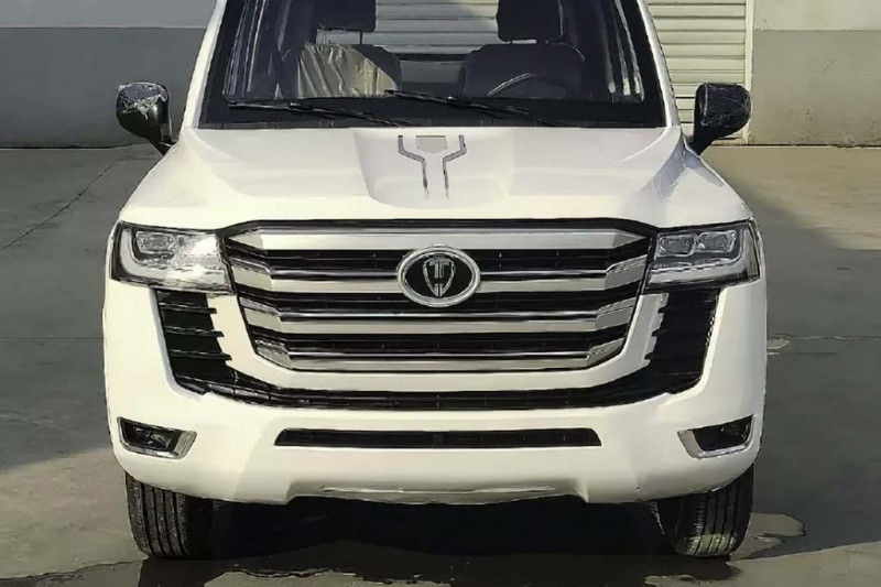 На дорогах Китая замечена миниатюрная реплика Toyota Land Cruiser 300