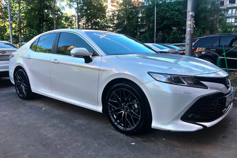 Toyota уберет модель Camry с японского рынка: спрос упал ниже плинтуса