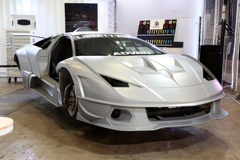 Ателье Liberty Walk представило суперкар Lamborghini Murcielago с современным обвесом