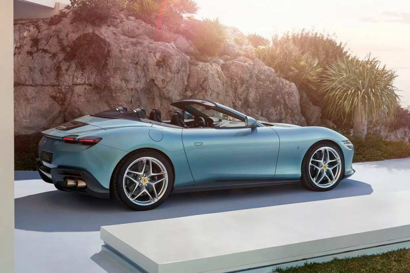 Ferrari Roma Spider: открытый вариант двухдверки со складным мягким верхом