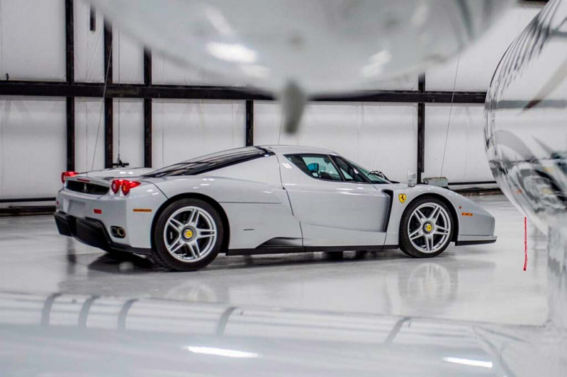 Ferrari Enzo с уникальным сочетанием цвета кузова и отделки салона пустят с молотка