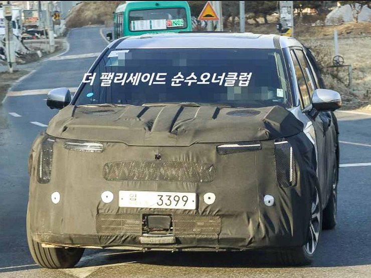 Появились фото обновленного гибридного Kia Carnival