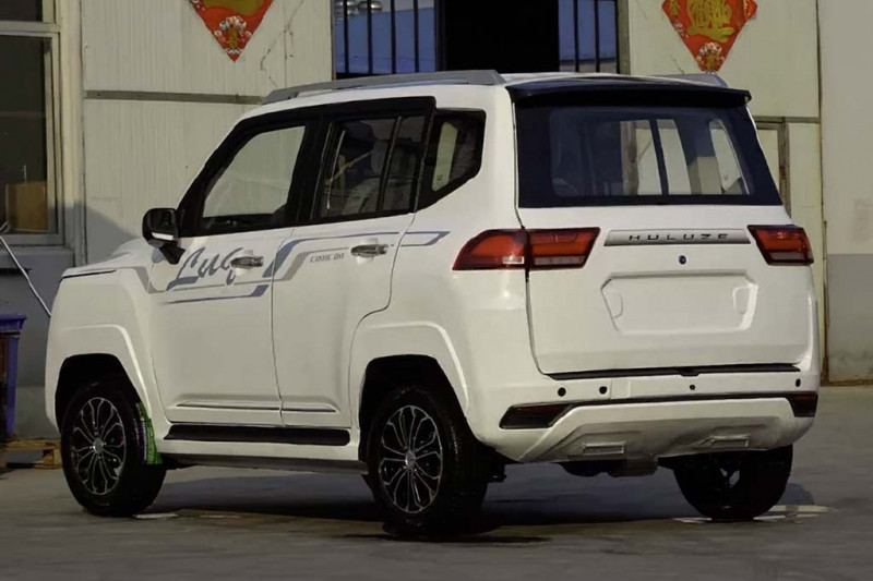 На дорогах Китая замечена миниатюрная реплика Toyota Land Cruiser 300