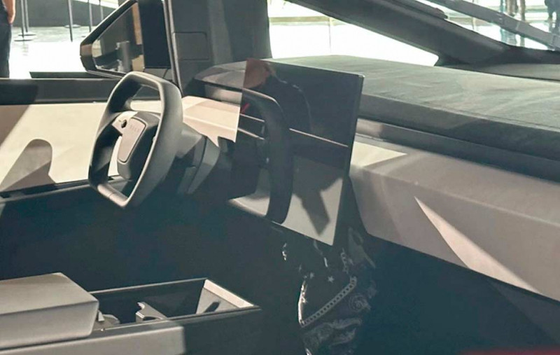 Акционер Tesla поделился свежими подробностями о товарном пикапе Cybertruck