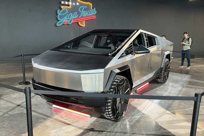 Акционер Tesla поделился свежими подробностями о товарном пикапе Cybertruck