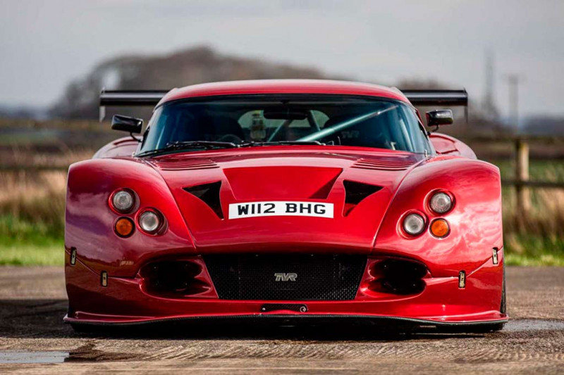 Уникальный дорожный суперкар TVR Cerbera Speed 12 с 830-сильным мотором продадут с молотка