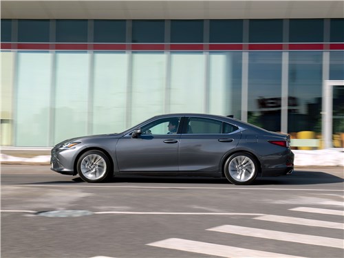 Почему «Drivers car» — это не про Lexus ES