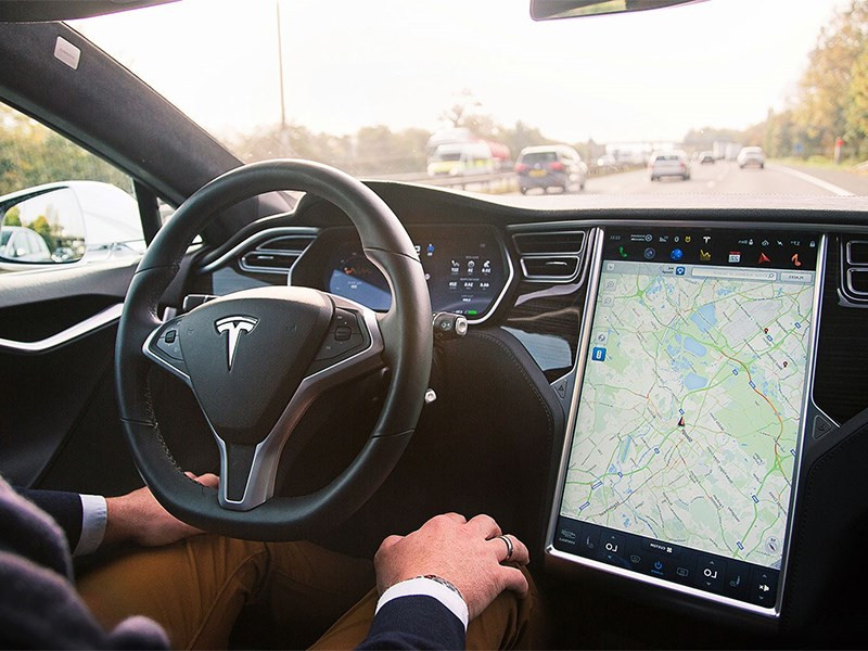 Автомобили Tesla не желают, чтобы ими управляли люди 1 Автомобили Tesla не желают, чтобы ими управляли люди