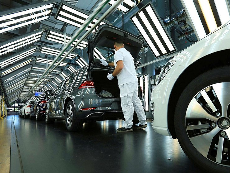 Закат великого автопрома: из Европы бежит еще один автостроитель