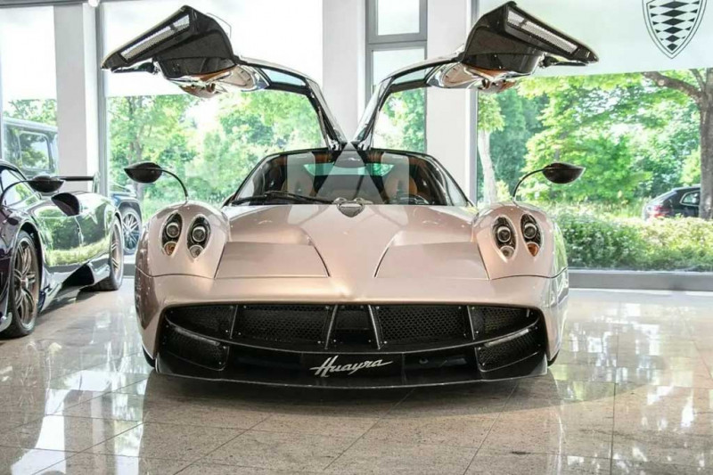 На портале avito.ru продают гиперкар Pagani Huayra: цена вопроса 230 млн рублей