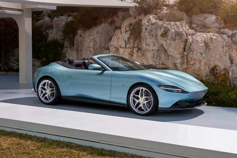 Ferrari Roma Spider: открытый вариант двухдверки со складным мягким верхом