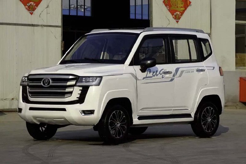 На дорогах Китая замечена миниатюрная реплика Toyota Land Cruiser 300