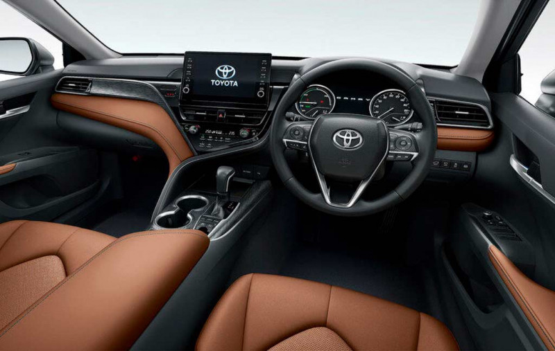 Toyota уберет модель Camry с японского рынка: спрос упал ниже плинтуса