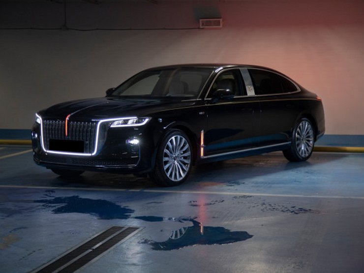 В России появился недоступный для простых смертных китайский лимузин Hongqi H9+
