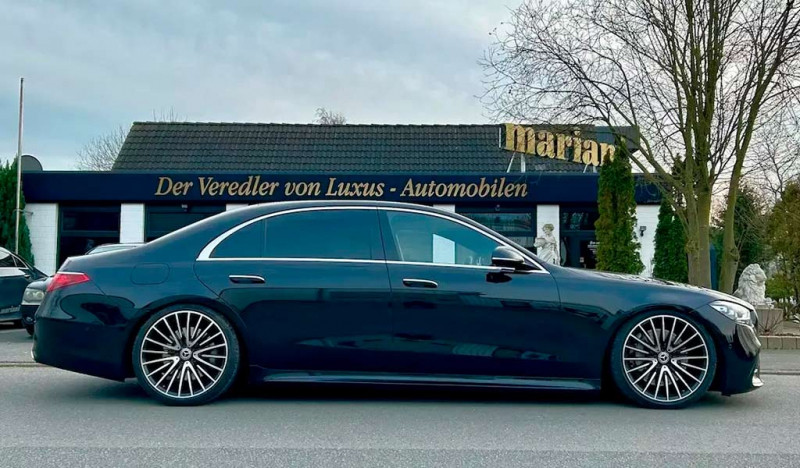 Mercedes S-Class W223 от Mariani получил новые колеса и кастомную выхлопную систему