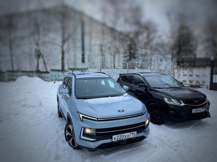 Обрусевший Китай: сравнительный тест-драйв Geely Coolray и &laquo;Москвич 3&raquo;