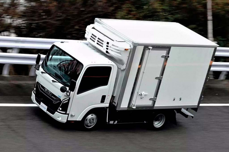 Новое поколение грузовиков Isuzu Elf стало безопаснее и экономичнее