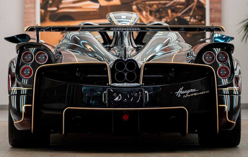 Pagani представила уникальный родстер Huayra Dinamica Evo с коричневым кузовом