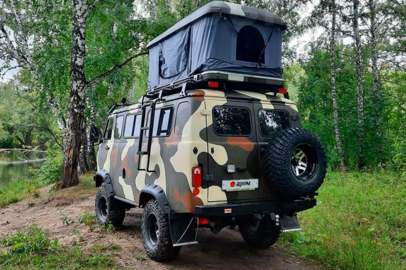 Туристическую &laquo;Буханку&raquo; с палаткой на крышке продают в Новосибирске за 3,26 млн руб