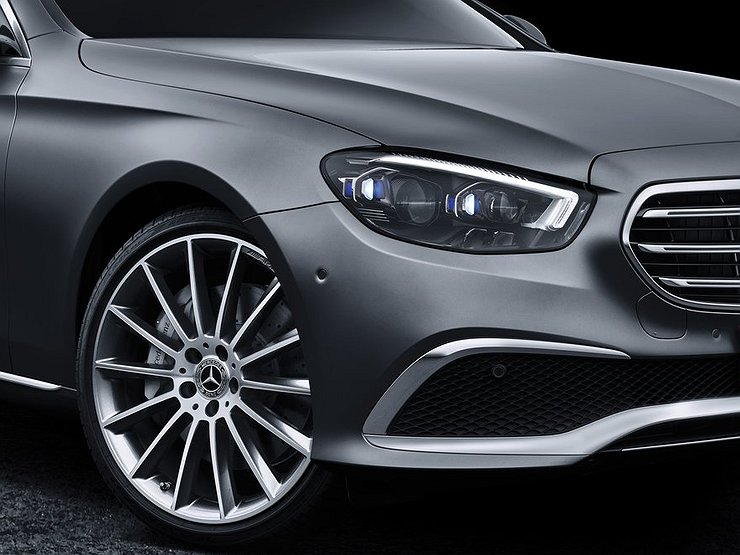 Почему россияне стали массово отказываться от Mercedes, BMW и других «премиалов»