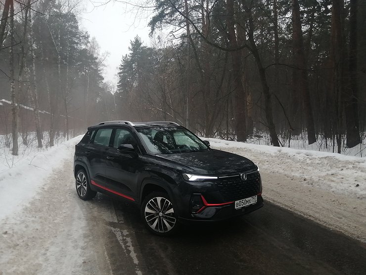 Работа над ошибками: тест-драйв обновленного кроссовера Changan CS35 Plus