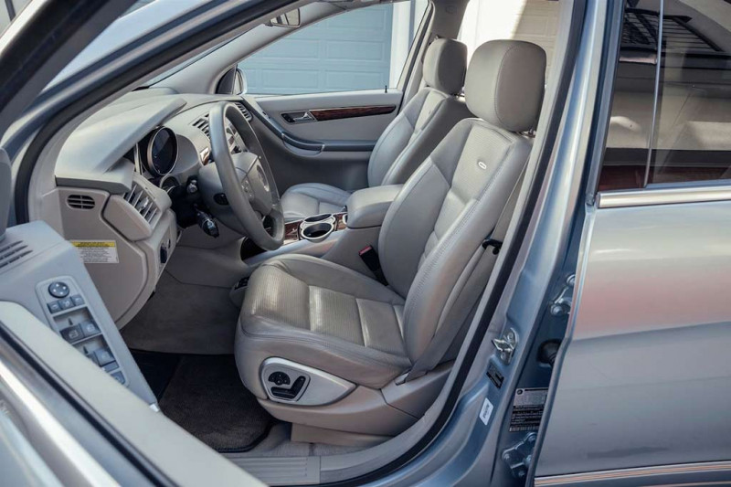 Редкий Mercedes R63 AMG выставили на онлайн-аукцион, но интерес к машине минимален