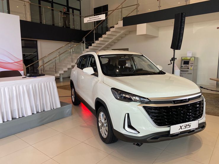 Байки про BAIC: очередной китайский бренд пригрозил завалить Россию новинками