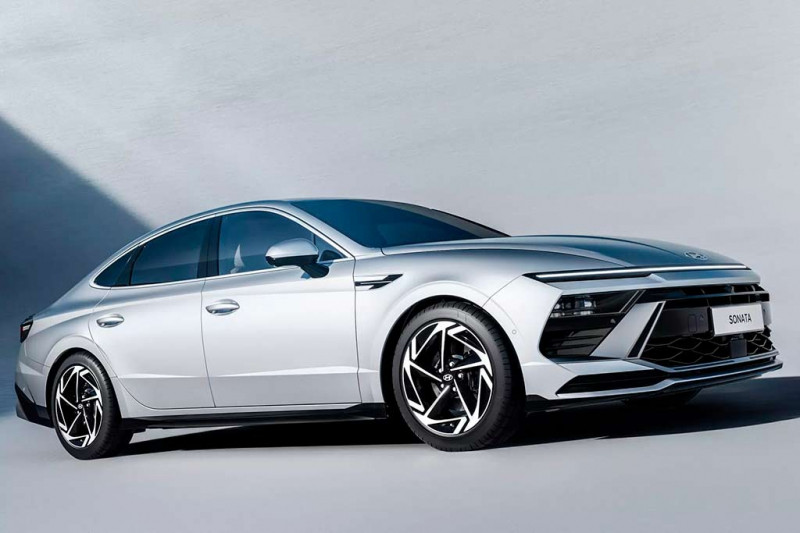 В Сеуле официально показали обновленный седан Hyundai Sonata 3 В Сеуле официально показали обновленный седан Hyundai Sonata