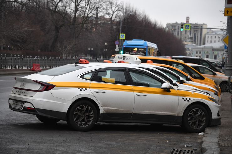 Почему российские таксисты выбирают китайские авто, а не &laquo;параллельный импорт&raquo;