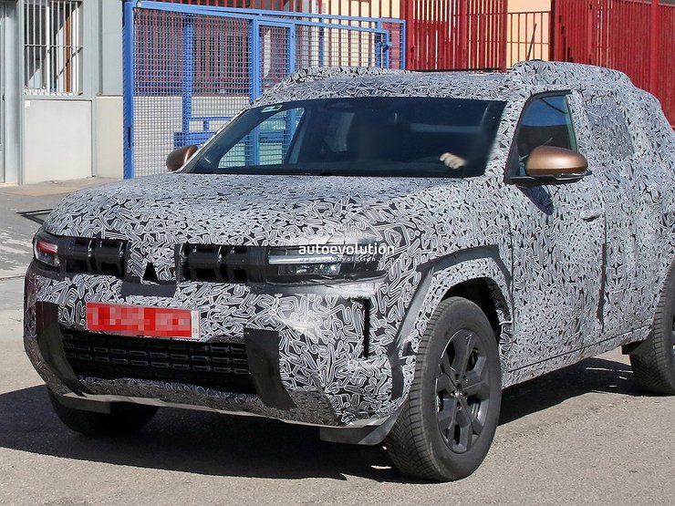 Новое поколение кроссовера Renault Duster сфотографировали в камуфляже