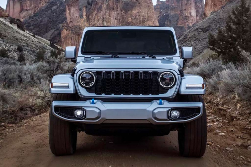 Обновленный Jeep Wrangler (JL): измененная внешность и крупный дисплей мультимедийки