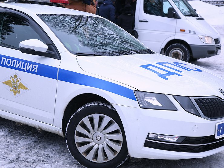 В каких случаях сотрудник ГИБДД может сесть в салон вашего авто