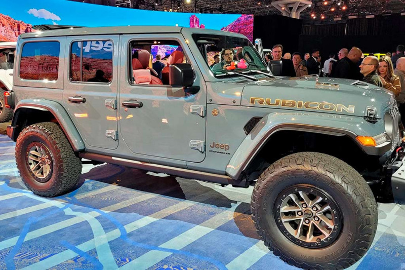 Обновленный Jeep Wrangler (JL): измененная внешность и крупный дисплей мультимедийки