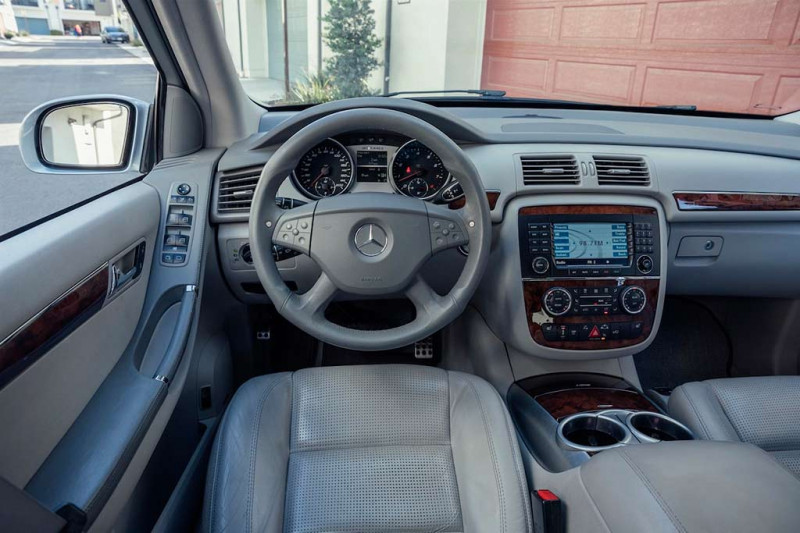 Редкий Mercedes R63 AMG выставили на онлайн-аукцион, но интерес к машине минимален