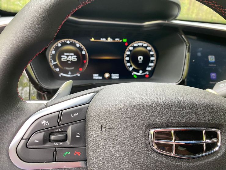 Меньше &mdash; не значит хуже: первый тест-драйв Geely Tugella с мотором 200 л. с.
