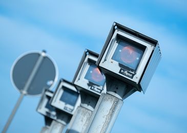 За какие манипуляции с номерными знаками авто можно угодить под суд