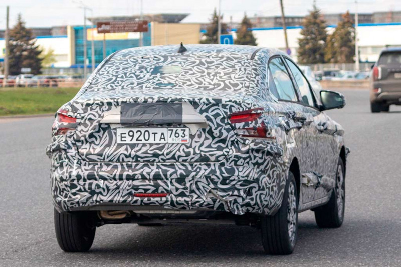 В сети появились шпионские фотографии экстерьера и интерьера новой Lada Granta