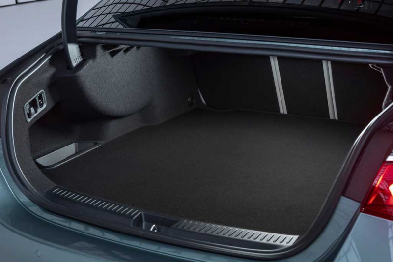 Немцы презентовали полностью новый Mercedes-Benz E-Class W214