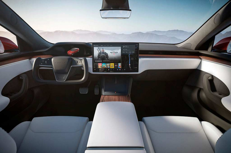 Обзор Tesla Model X 2023: электрический кроссовер с необычными задними дверями