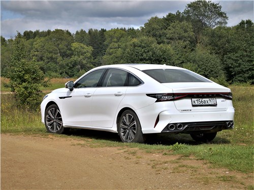 Chery Arrizo 8 лучшая альтернатива Toyota Camry? Стильный салон и 186-сильный мотор с хорошей динамикой. Как себя покажет седан стоимостью 3 509 900 рублей?