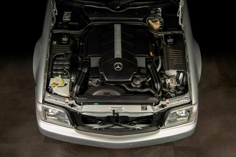 В продаже 23-летний родстер Mercedes SL 500 с пробегом менее 3 тысяч км