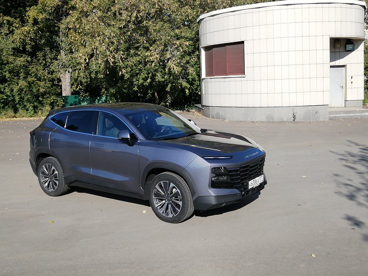 Смартфон на стероидах: тест-драйв кроссовера Jetour Dashing