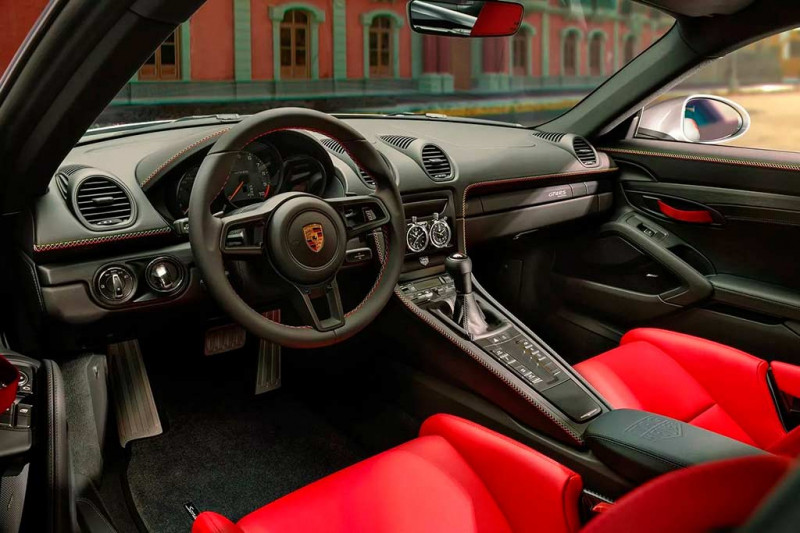 Porsche показала два особых 718 Cayman GT4 RS: они посвящены 70-летию гонки Carrera Panamericana