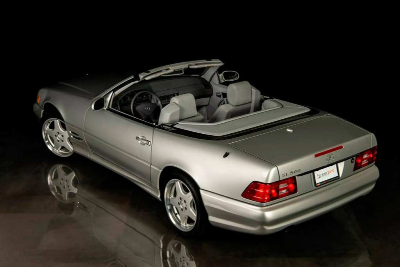 В продаже 23-летний родстер Mercedes SL 500 с пробегом менее 3 тысяч км