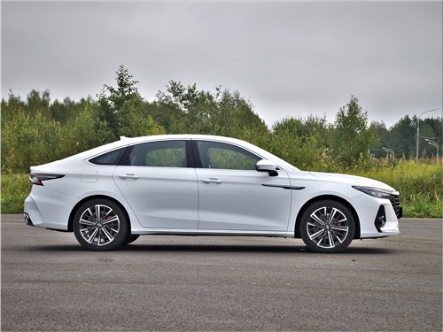 Chery Arrizo 8 лучшая альтернатива Toyota Camry? Стильный салон и 186-сильный мотор с хорошей динамикой. Как себя покажет седан стоимостью 3 509 900 рублей?